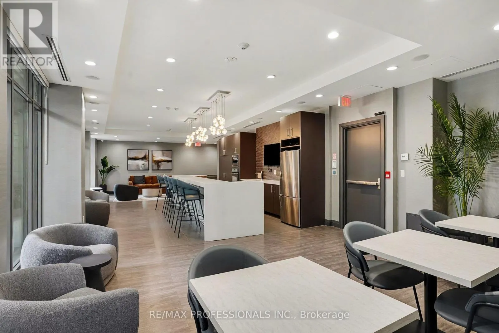 417 - 17 KENASTON GARDENS