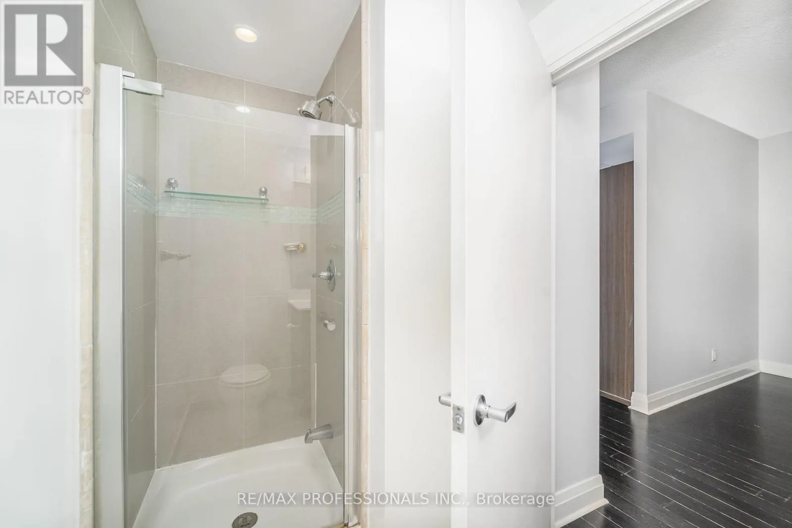 417 - 17 KENASTON GARDENS