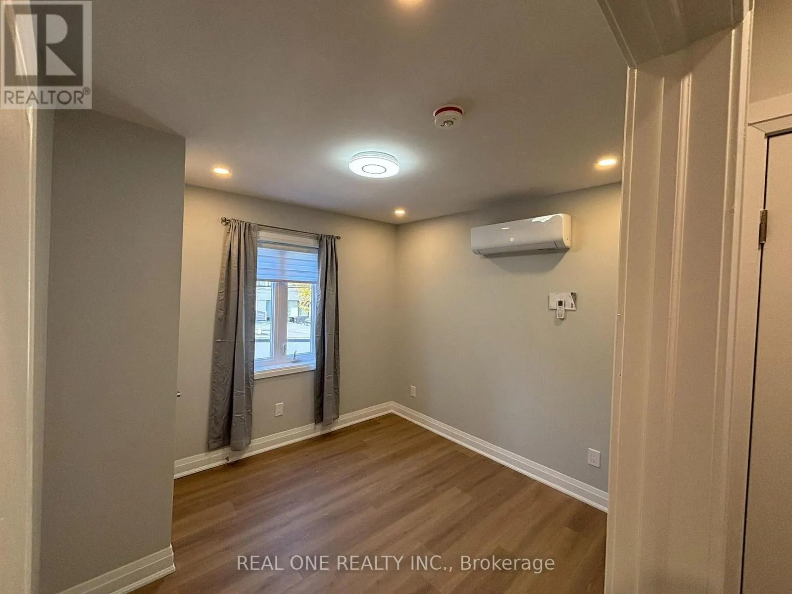 LANEWAY HOUSE - 90 DOUGLAS AVENUE