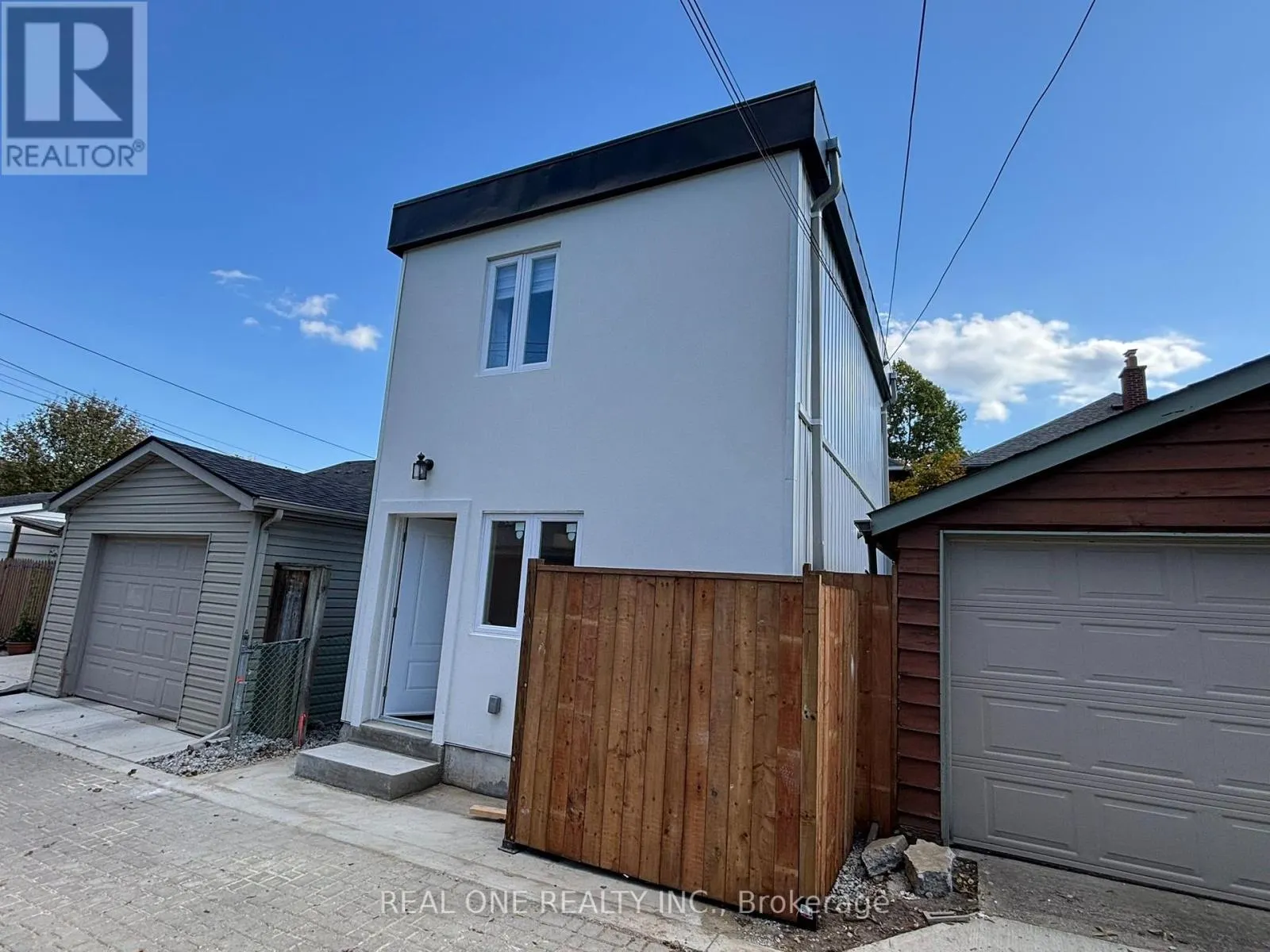 LANEWAY HOUSE - 90 DOUGLAS AVENUE