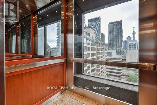 C-PH 10 - 211 SAINT PATRICK STREET