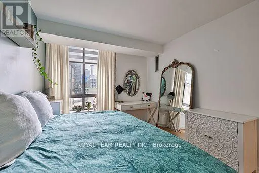C-PH 10 - 211 SAINT PATRICK STREET