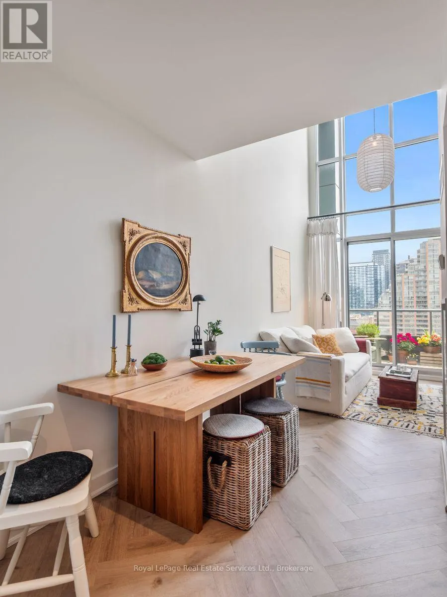 729 - 5 HANNA AVENUE #729