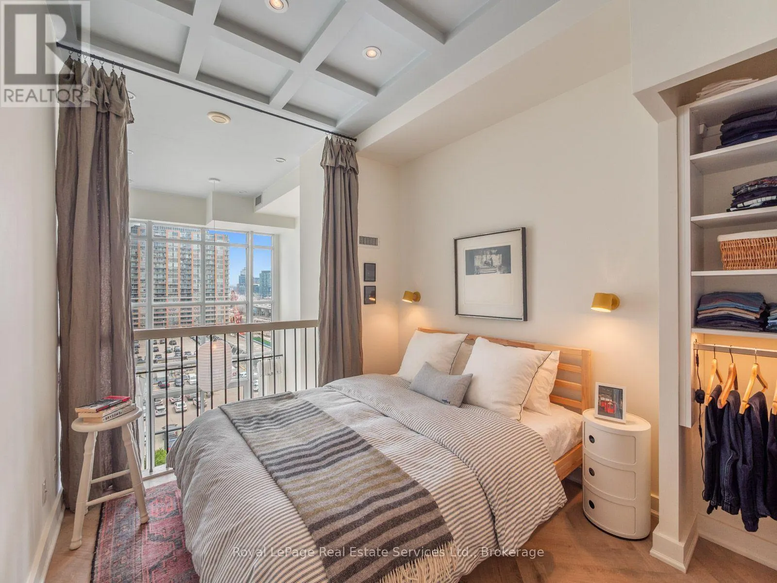 729 - 5 HANNA AVENUE #729