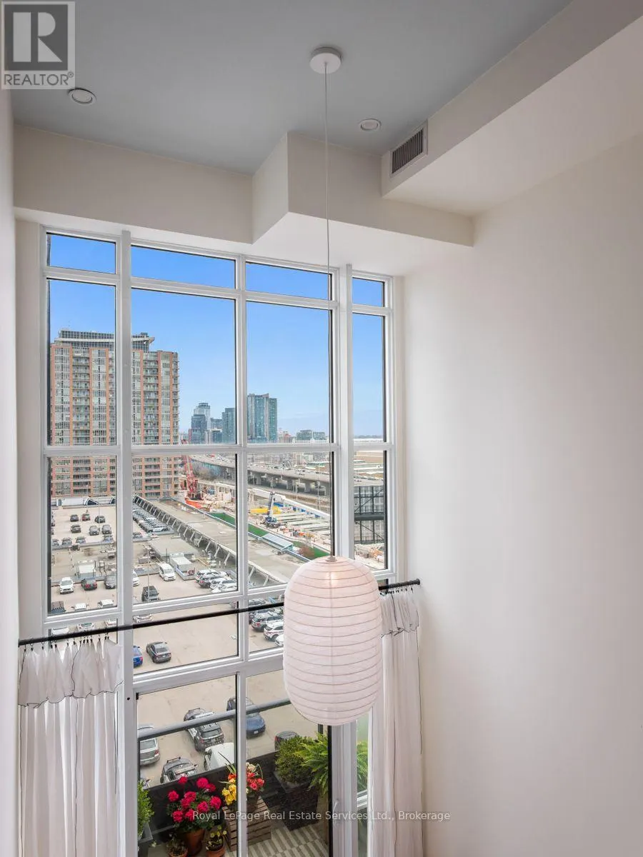 729 - 5 HANNA AVENUE #729