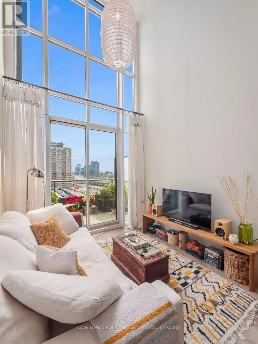 729 - 5 HANNA AVENUE #729