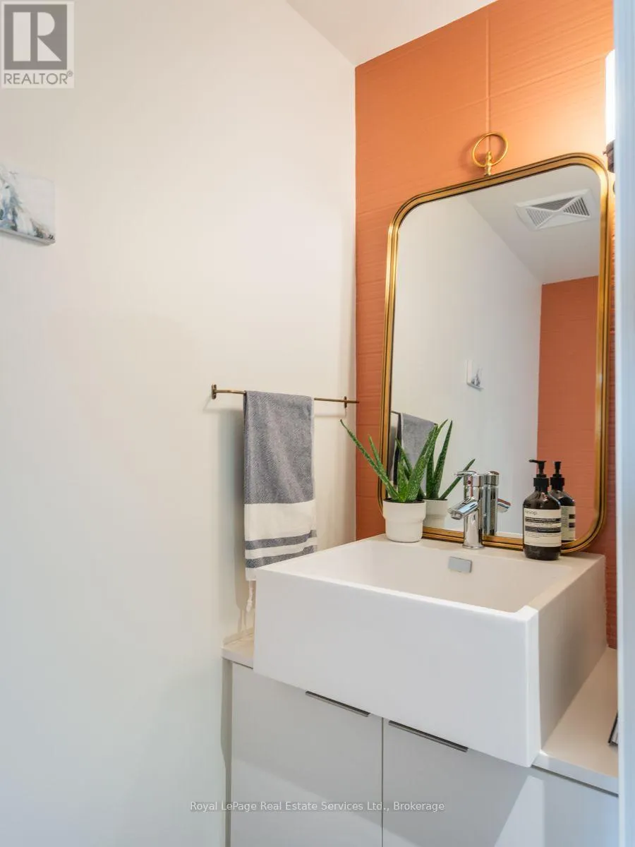 729 - 5 HANNA AVENUE #729
