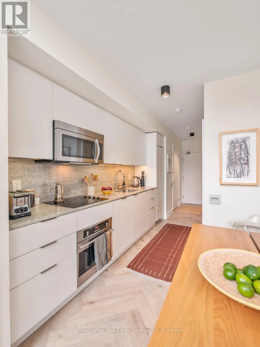 729 - 5 HANNA AVENUE #729