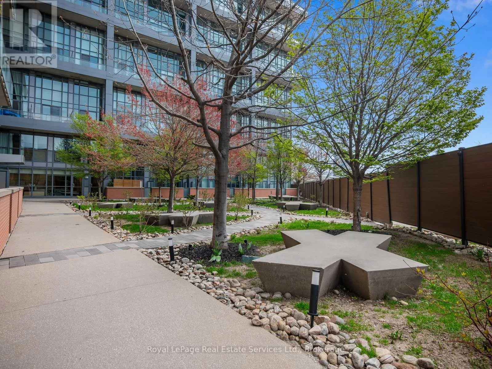 729 - 5 HANNA AVENUE #729