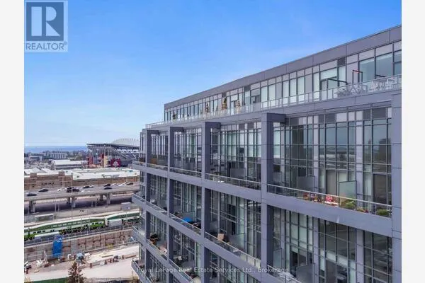 729 - 5 HANNA AVENUE #729