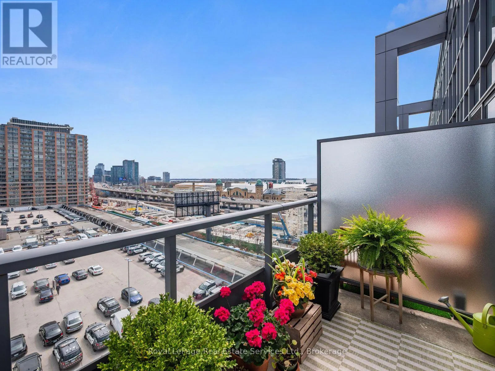 729 - 5 HANNA AVENUE #729