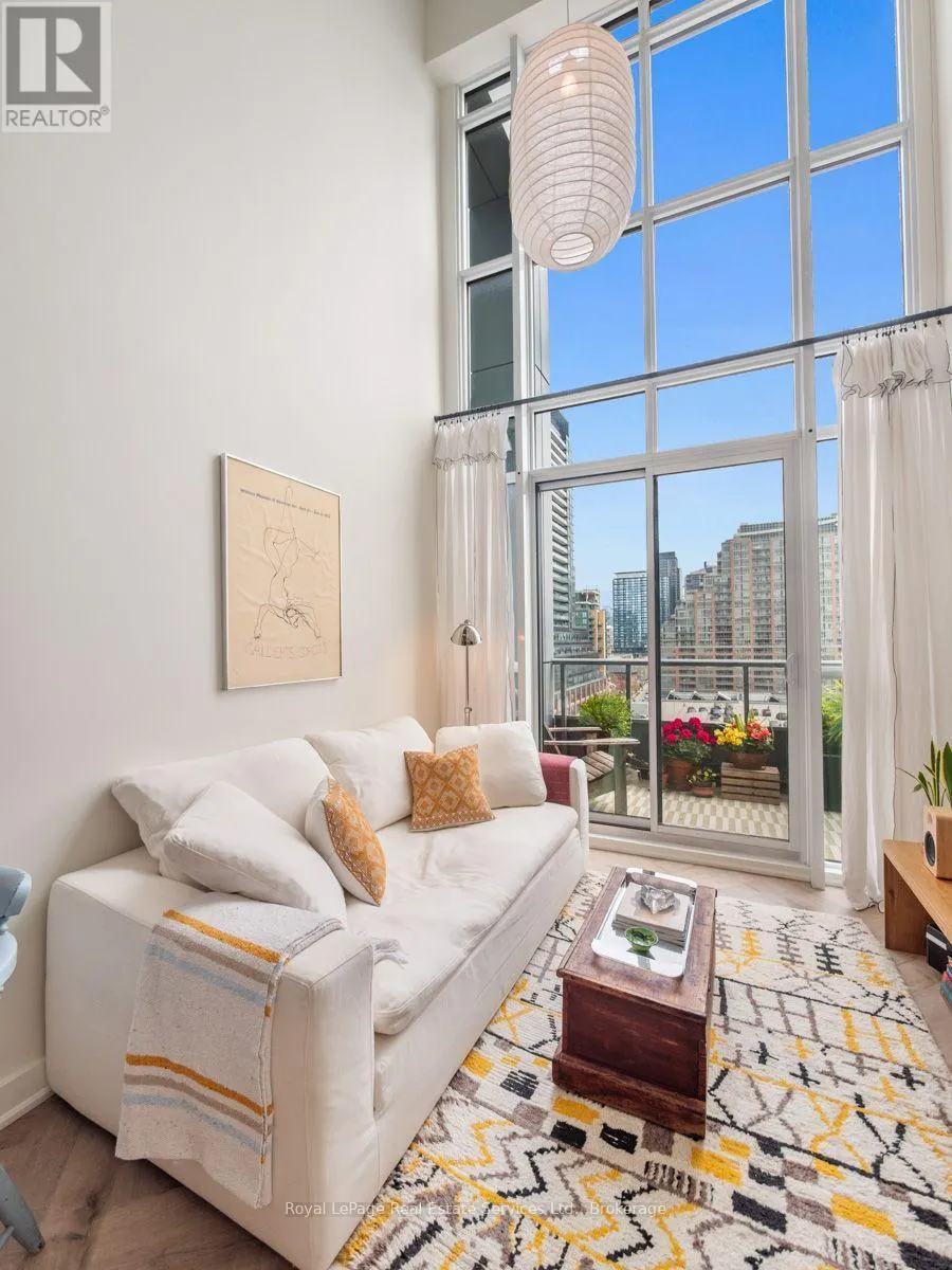 729 - 5 HANNA AVENUE #729