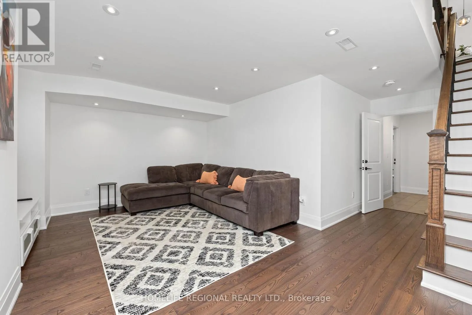 313 ROBINA AVENUE