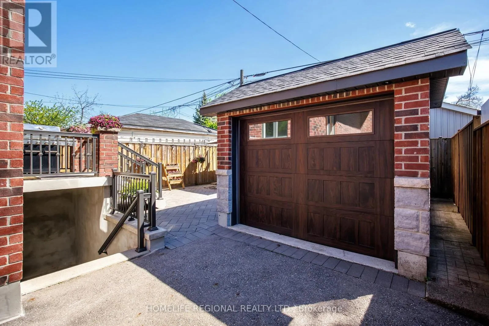 313 ROBINA AVENUE