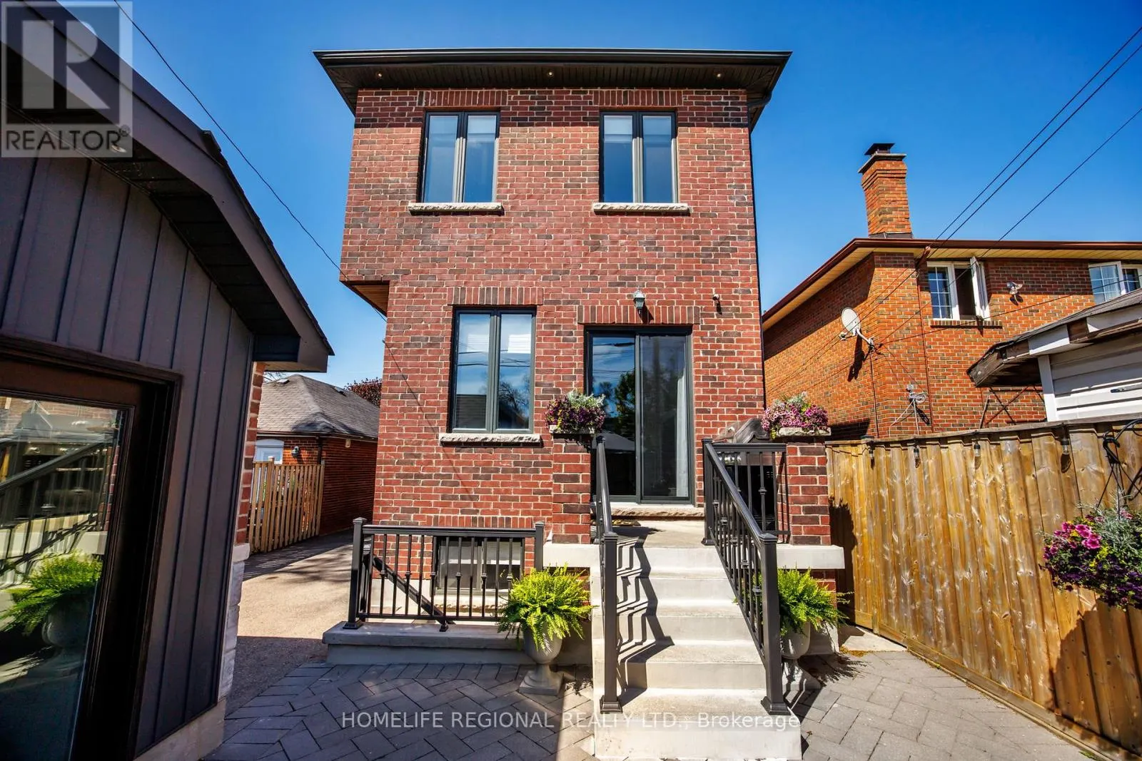 313 ROBINA AVENUE