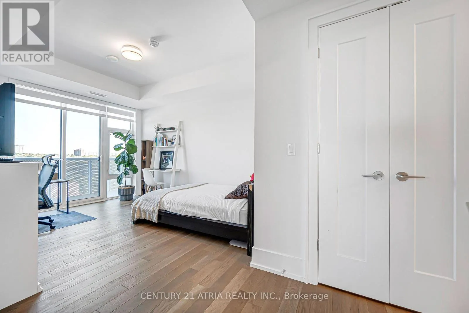 1219 - 25 ADRA GRADO WAY