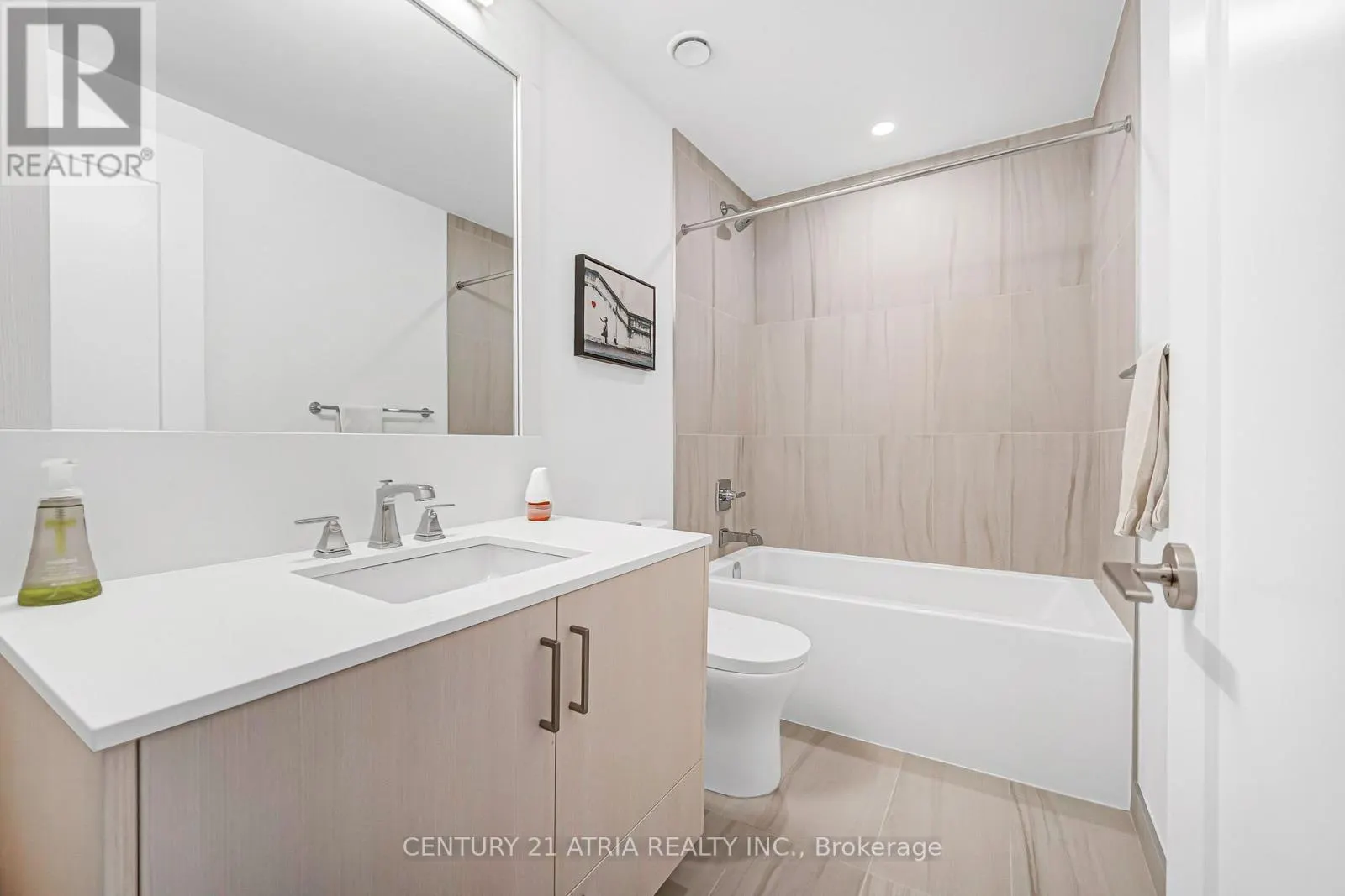 1219 - 25 ADRA GRADO WAY