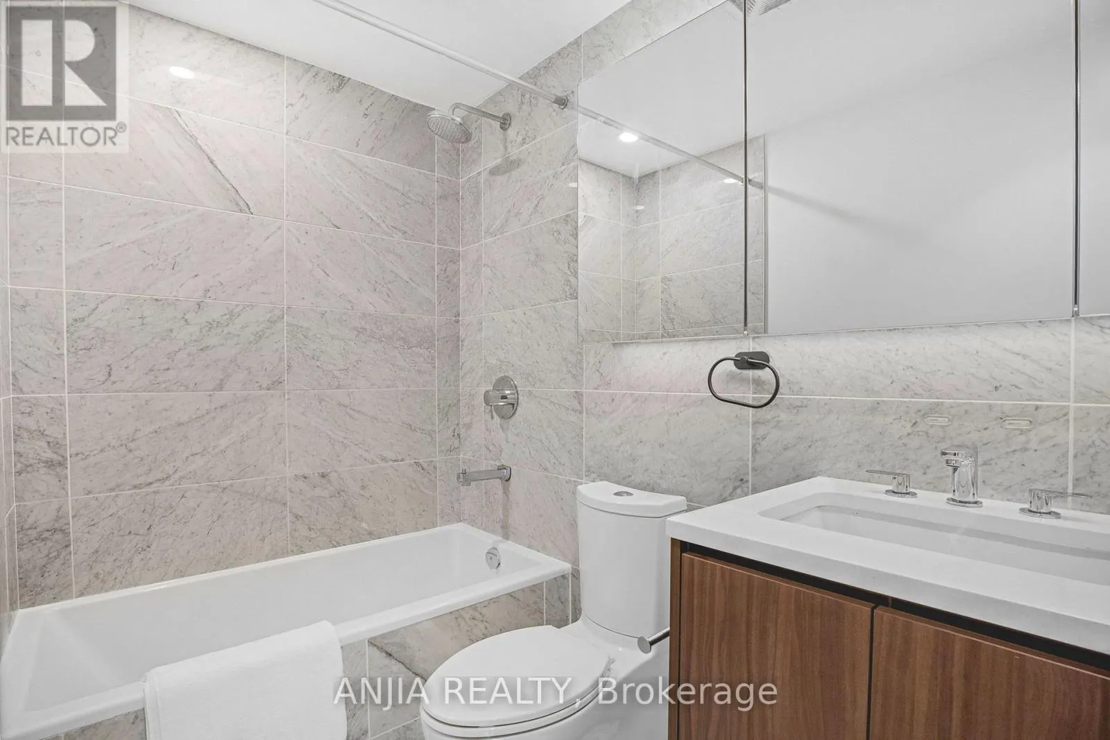 TH607 - 85 MCMAHON DRIVE