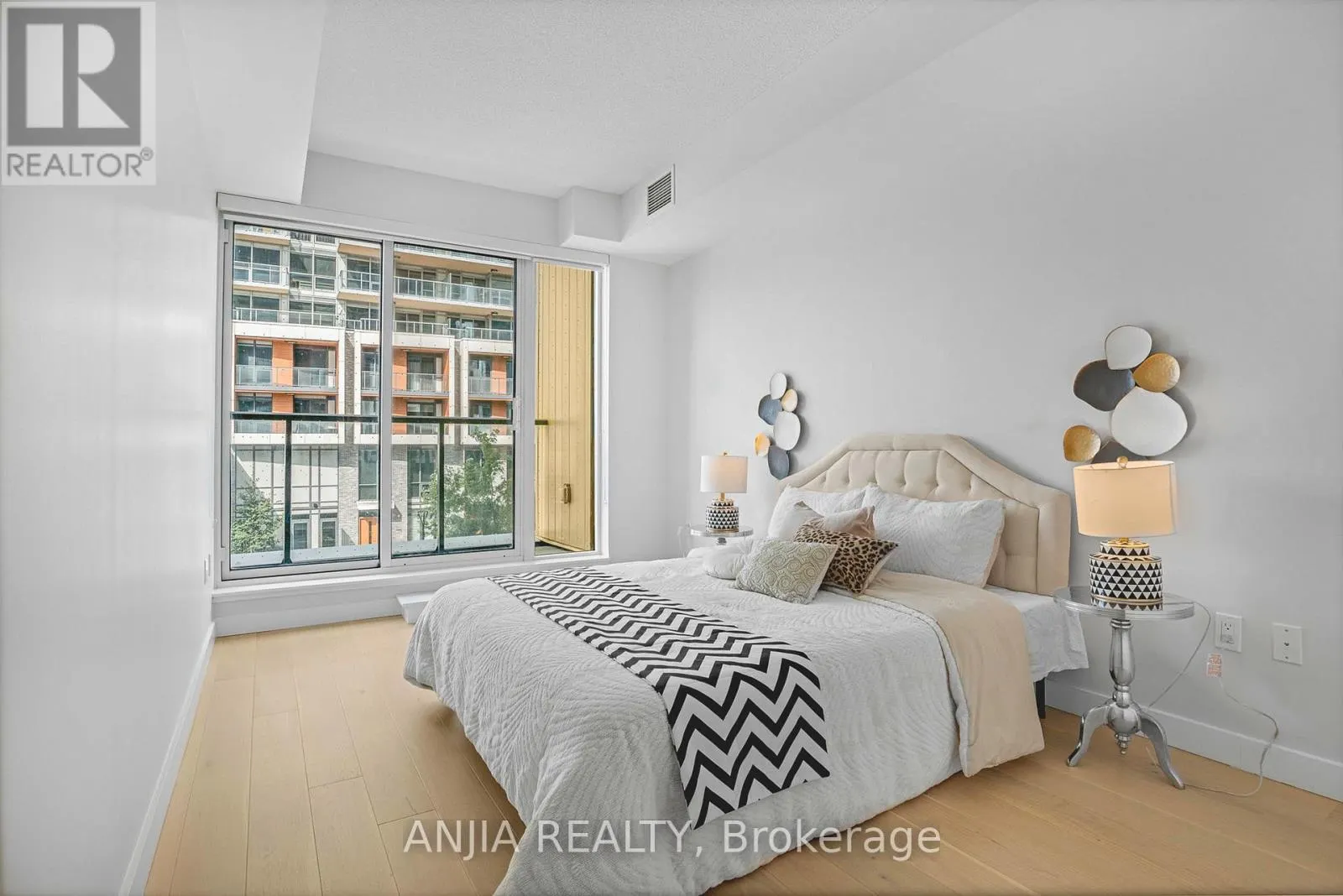 TH607 - 85 MCMAHON DRIVE