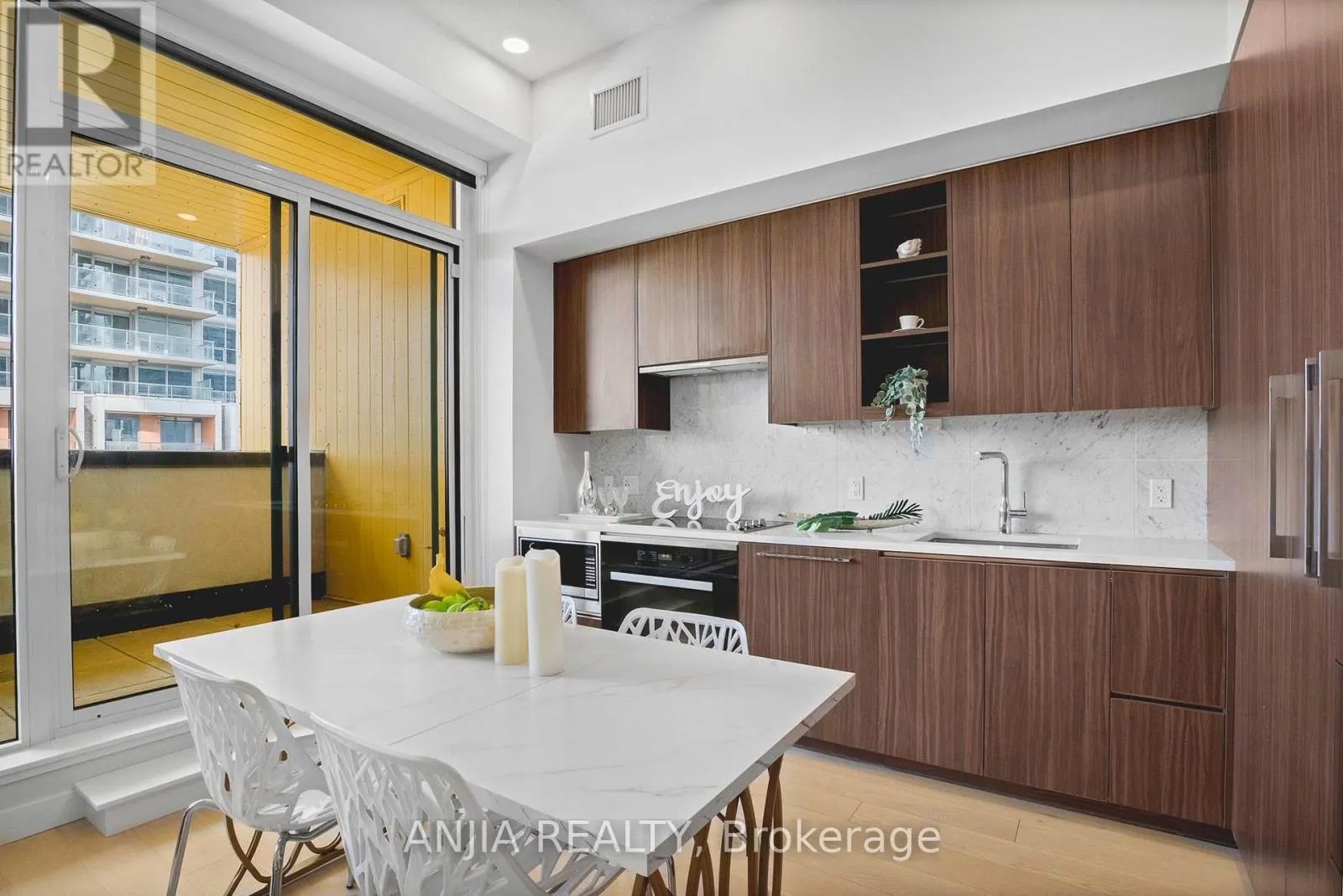 TH607 - 85 MCMAHON DRIVE