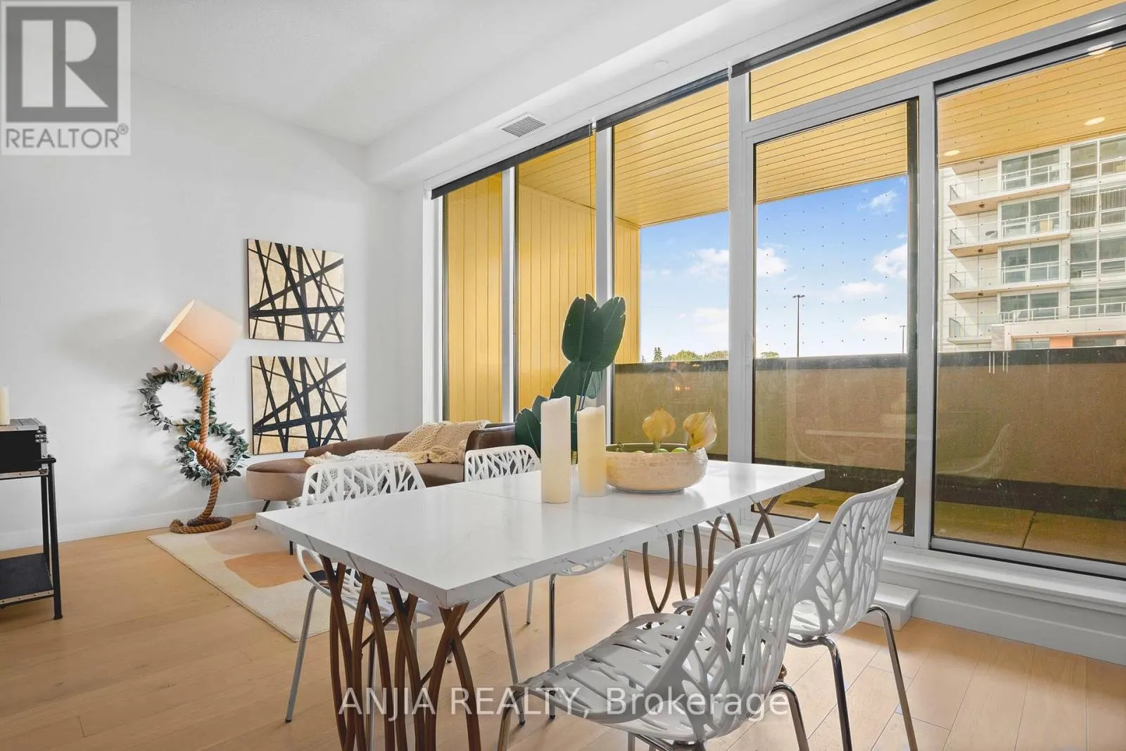 TH607 - 85 MCMAHON DRIVE