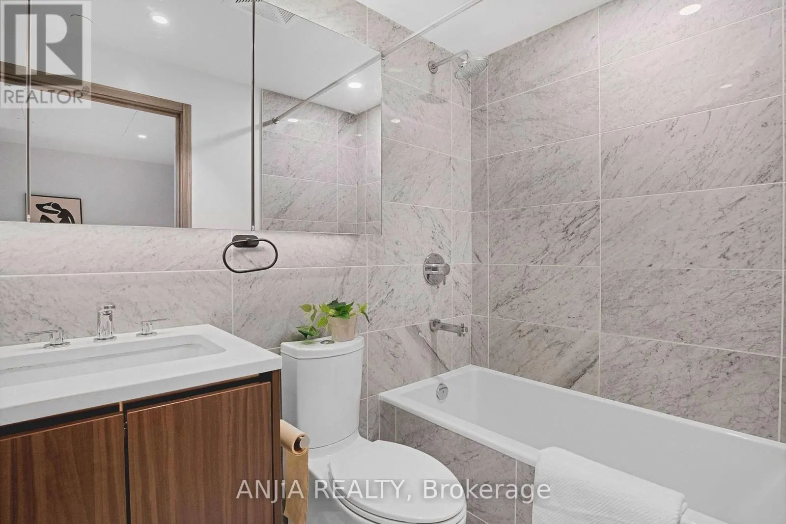 TH607 - 85 MCMAHON DRIVE