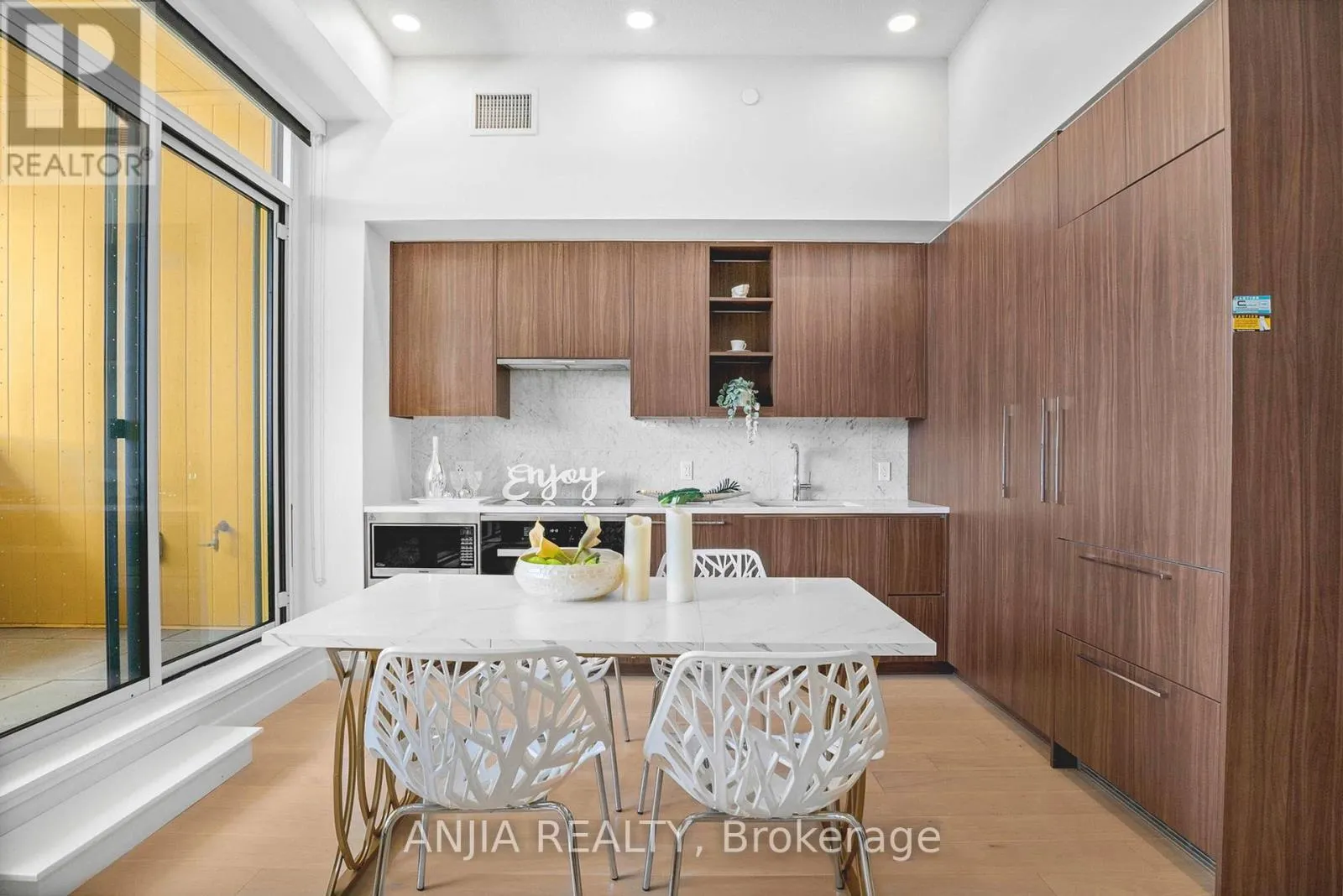 TH607 - 85 MCMAHON DRIVE