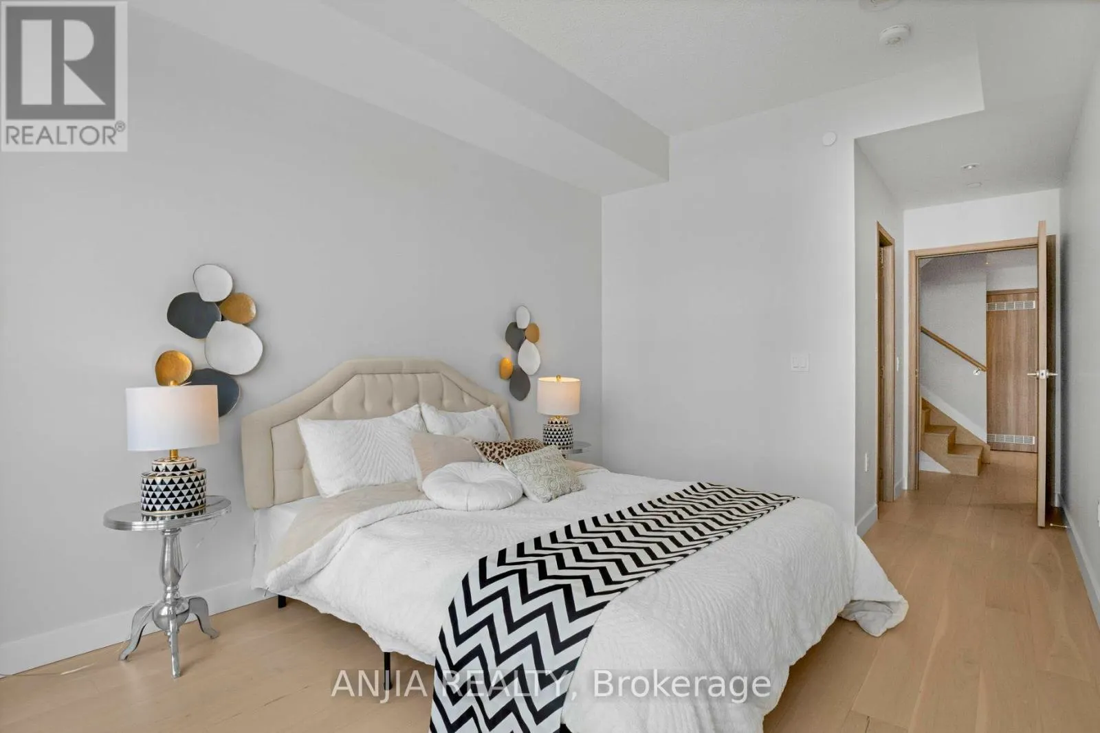 TH607 - 85 MCMAHON DRIVE