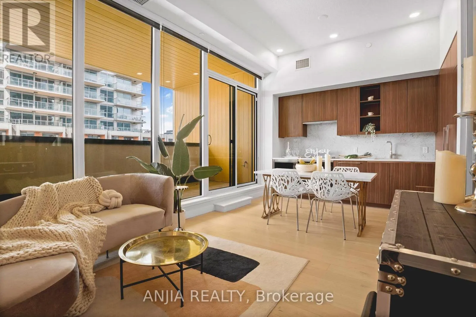 TH607 - 85 MCMAHON DRIVE