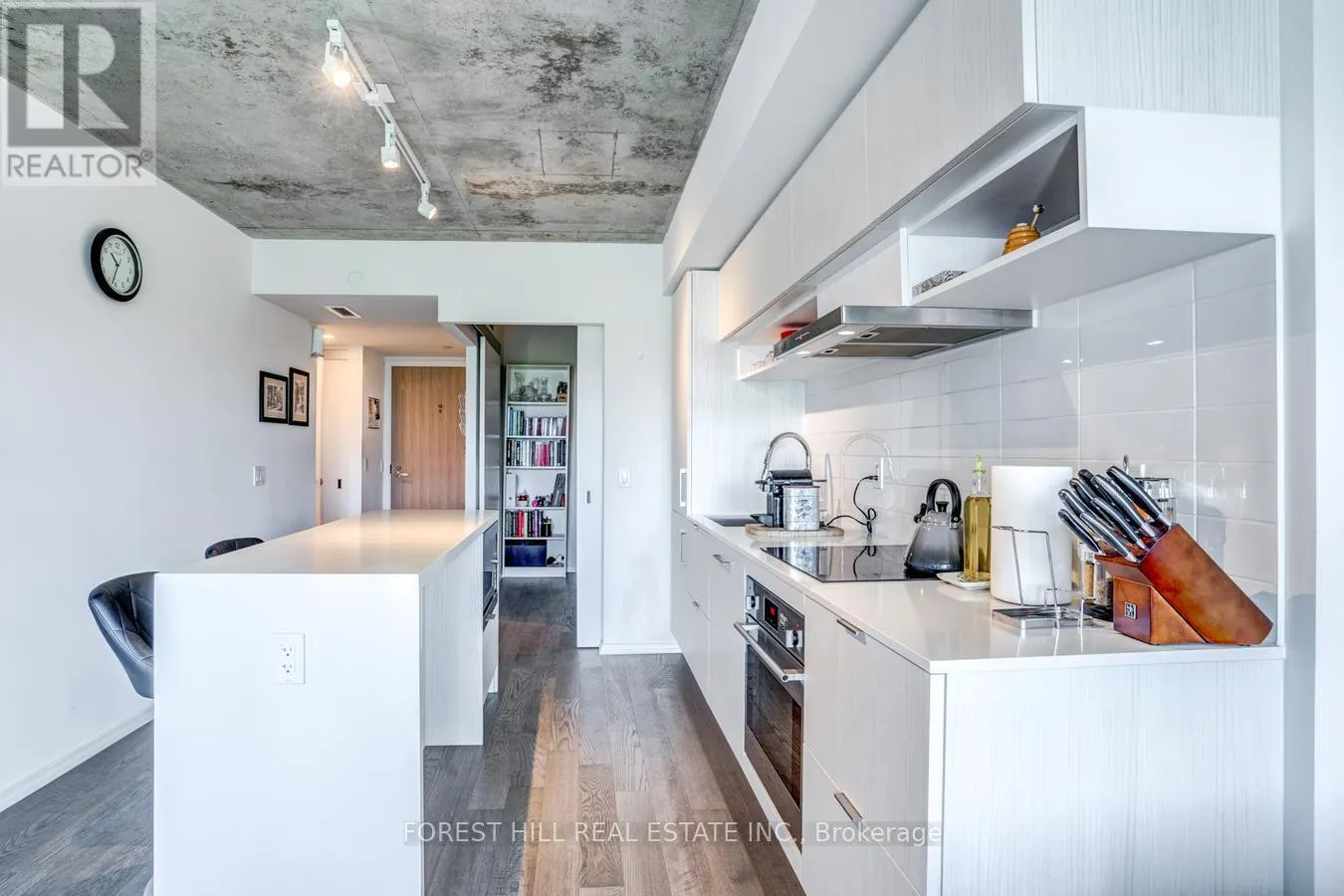 736 - 8 HILLSDALE AVENUE