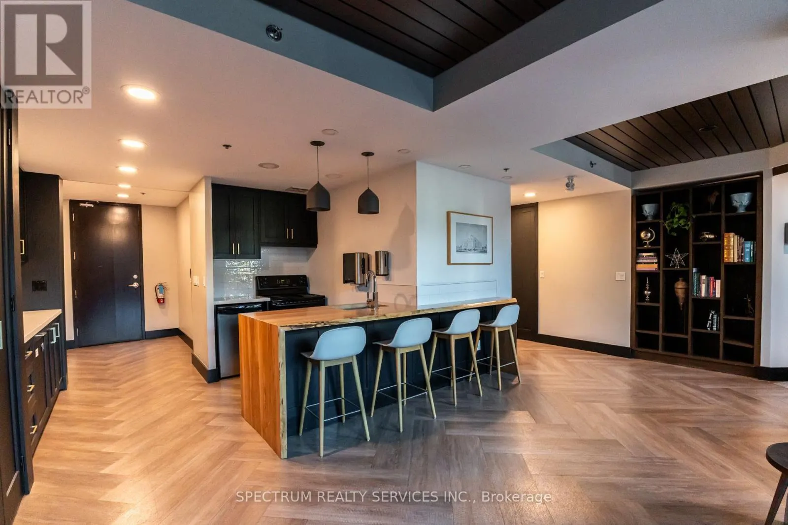 301 - 70 ALEXANDER STREET