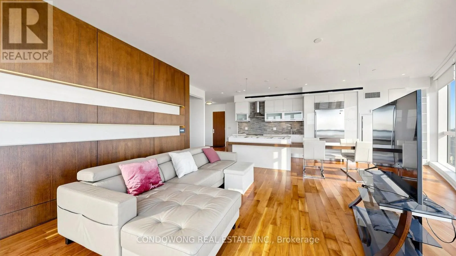 7507 - 388 YONGE STREET