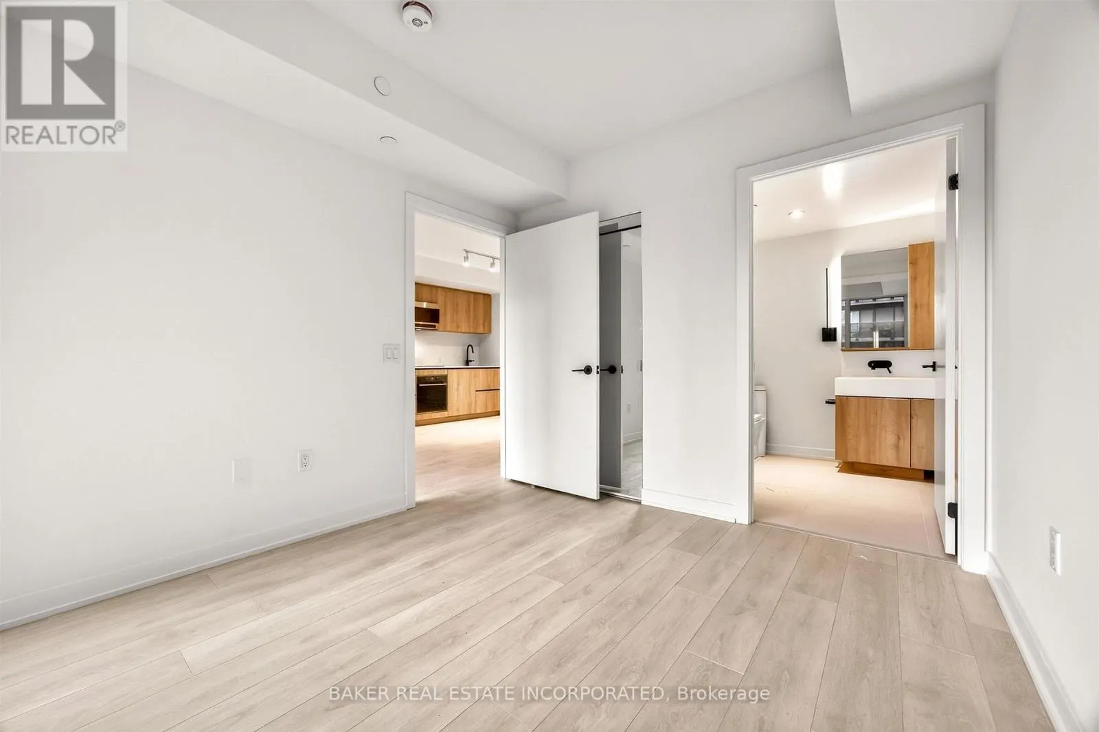 311 - 127 BROADWAY AVENUE