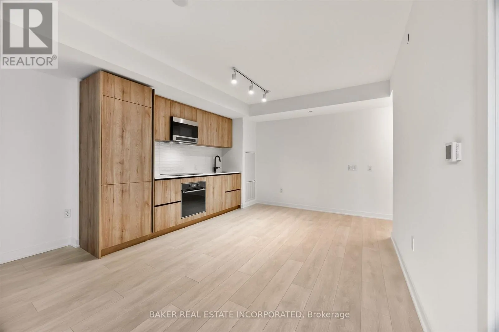 311 - 127 BROADWAY AVENUE