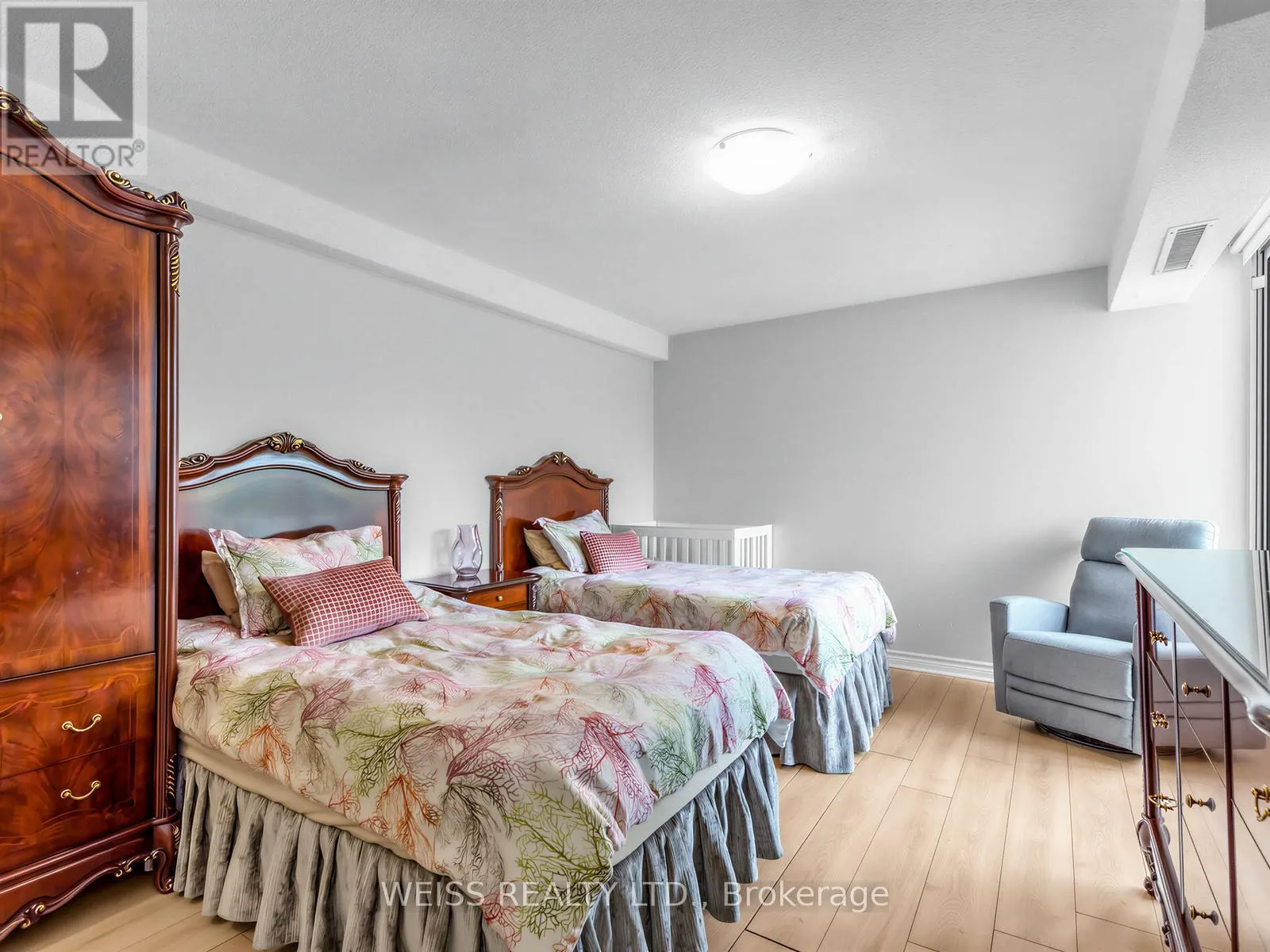 202 - 150 NEPTUNE DRIVE