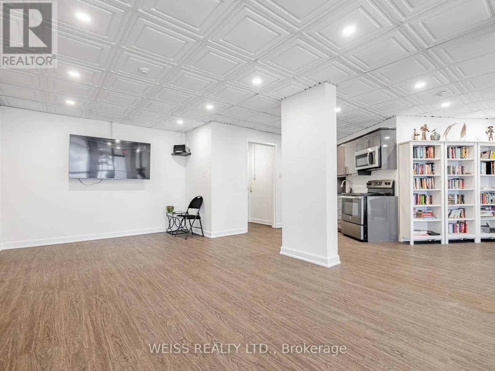 202 - 150 NEPTUNE DRIVE