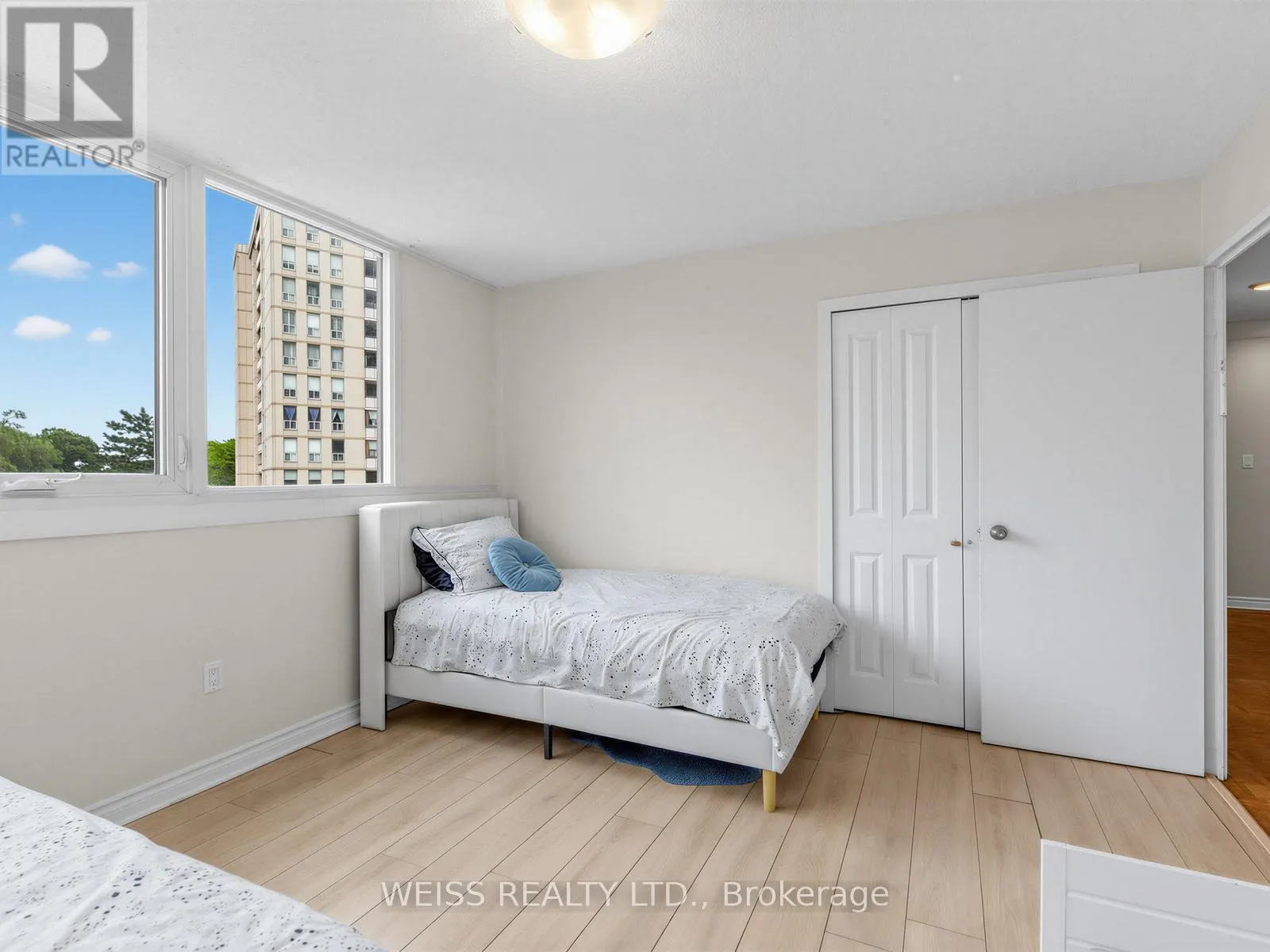 202 - 150 NEPTUNE DRIVE