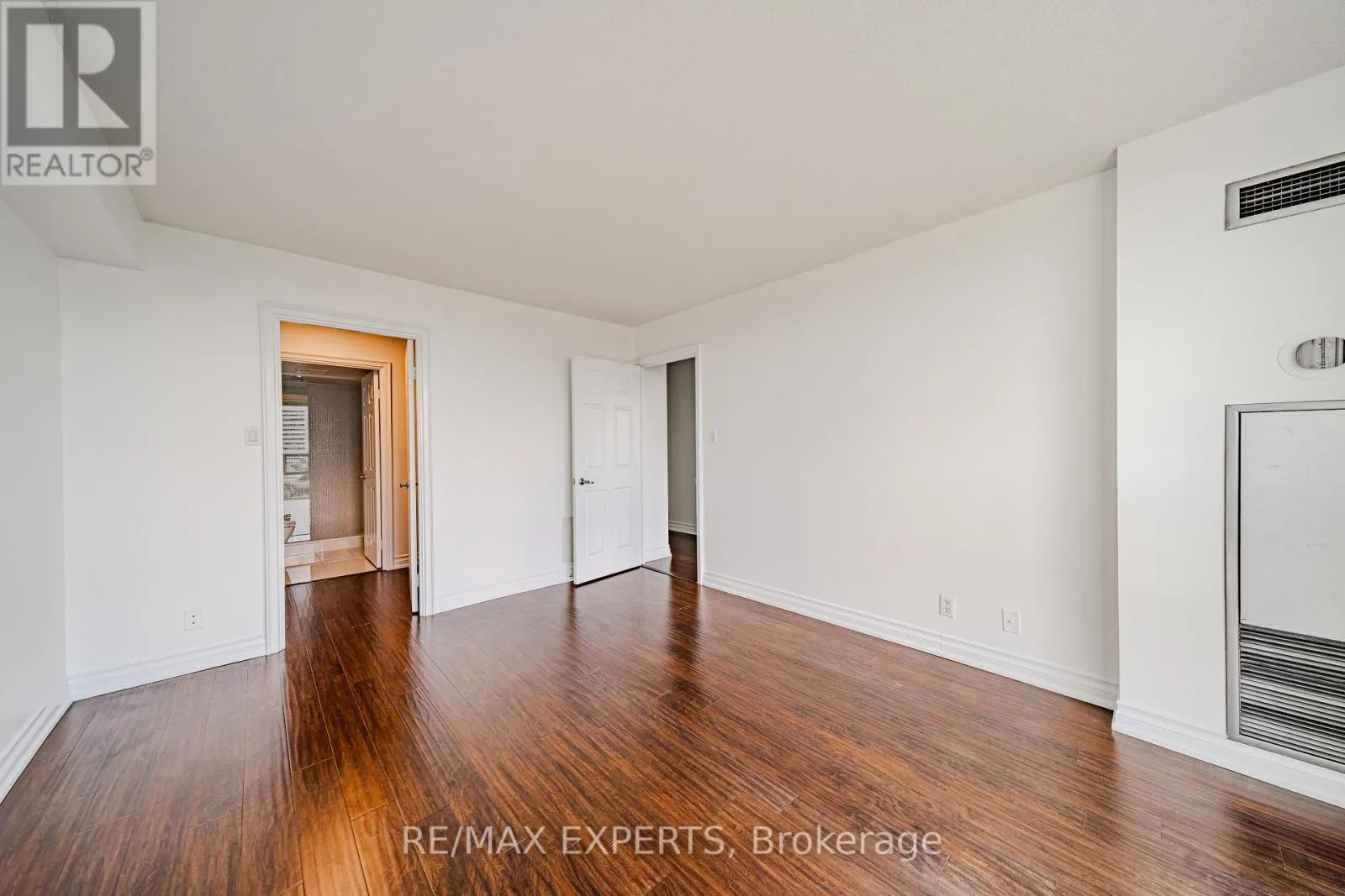 802 - 215 WYNFORD DRIVE
