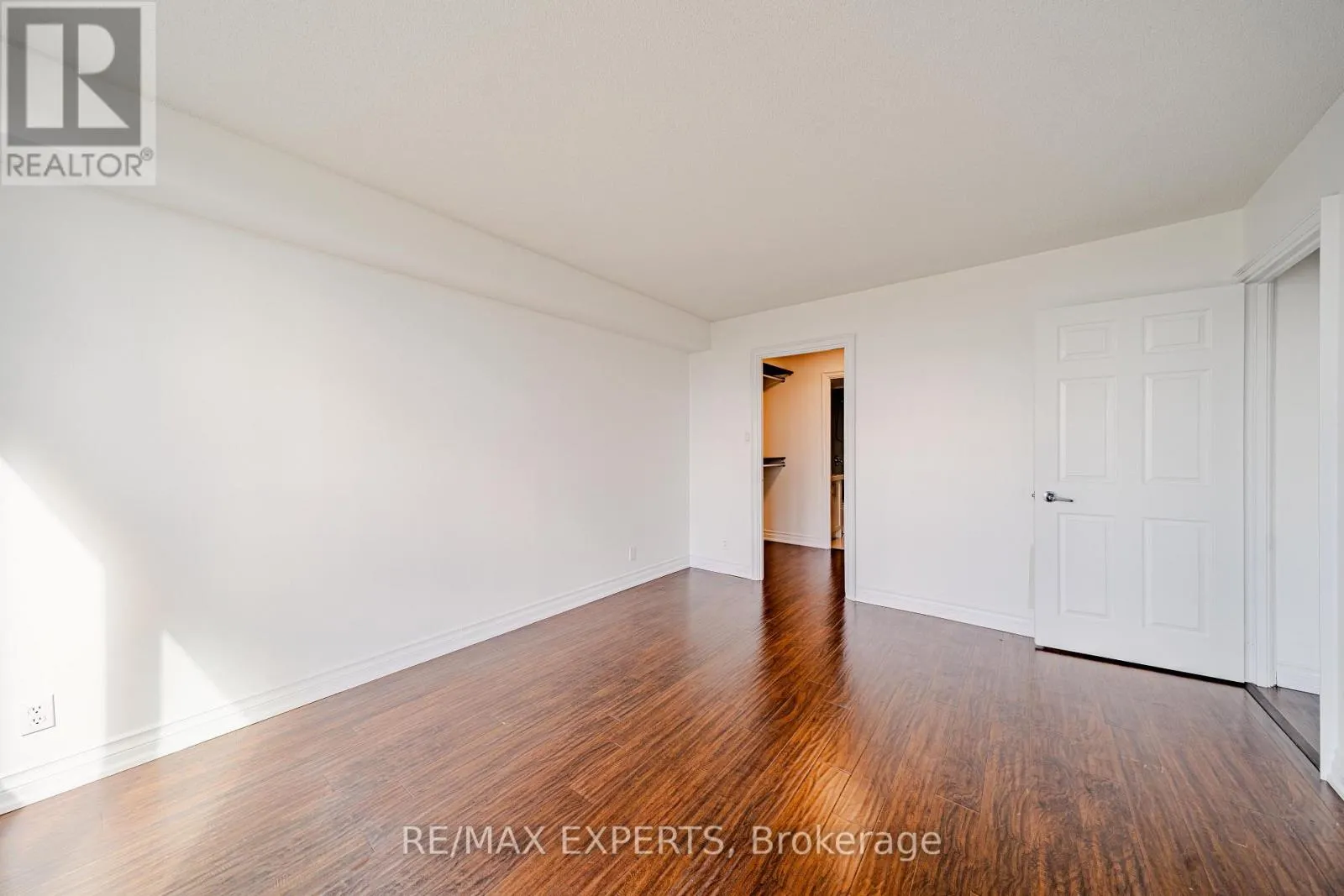 802 - 215 WYNFORD DRIVE
