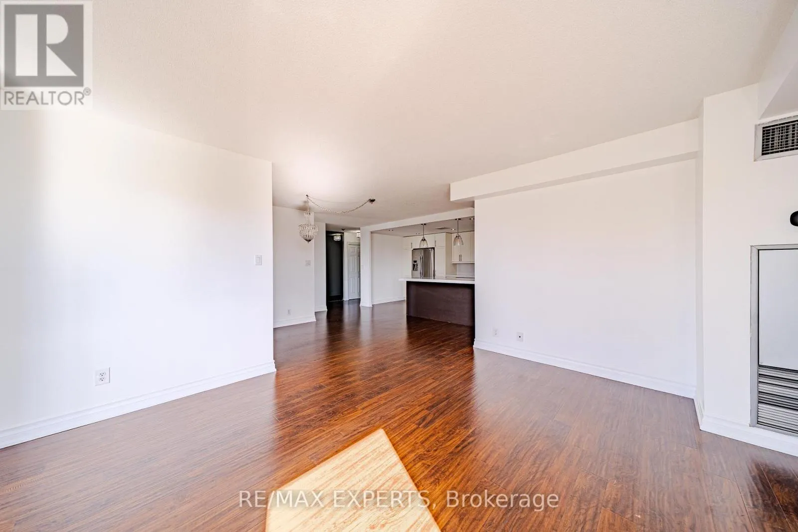 802 - 215 WYNFORD DRIVE