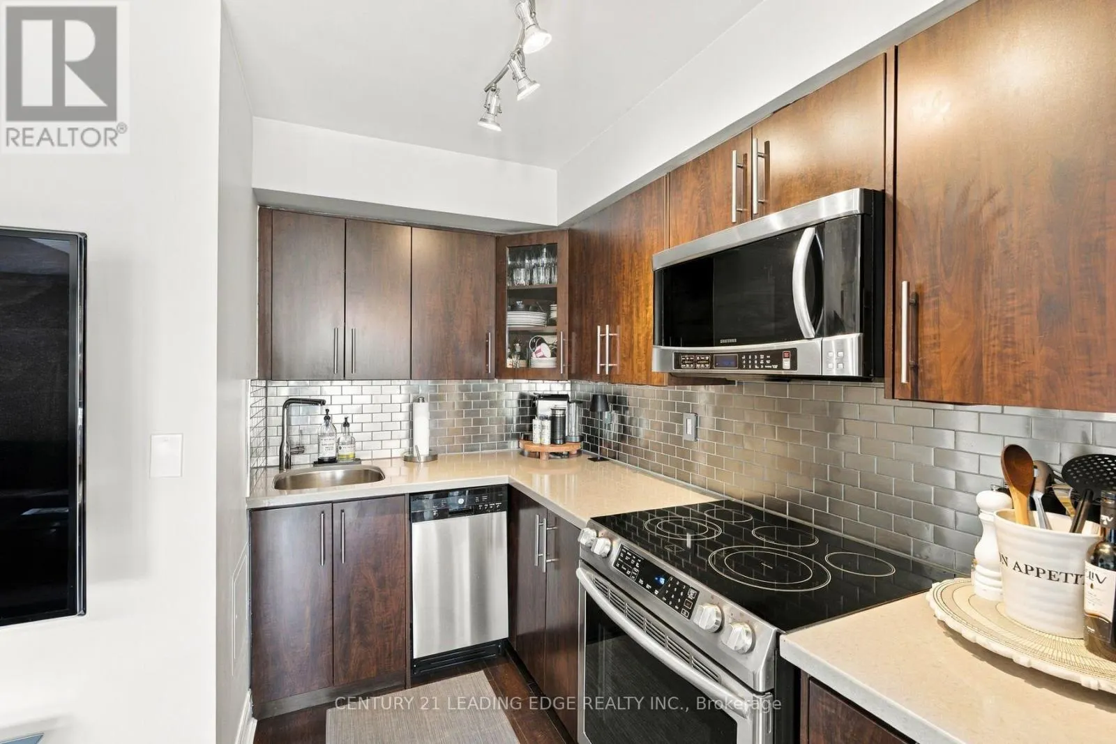 612 - 119 MERTON STREET