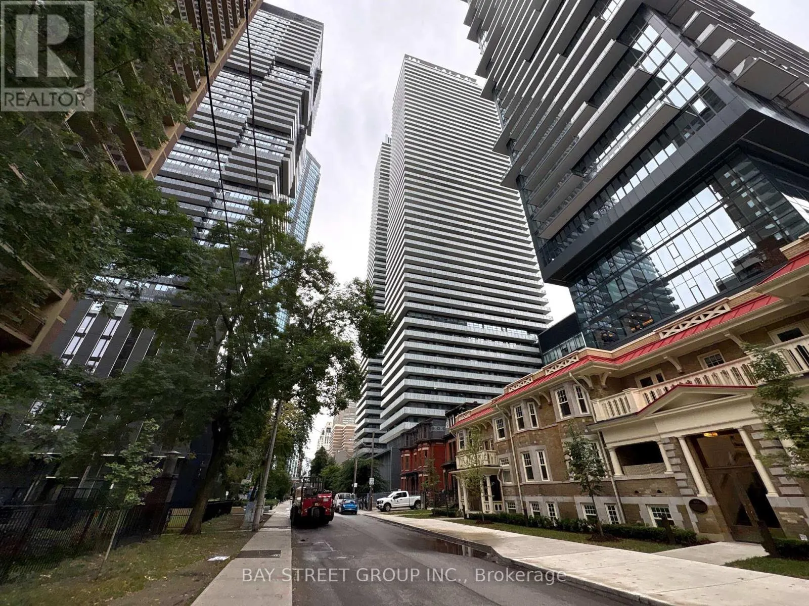 2710 - 50 CHARLES STREET E