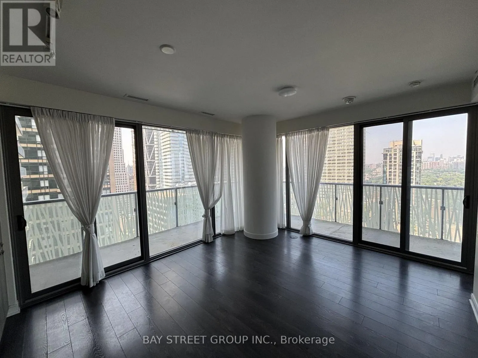2710 - 50 CHARLES STREET E