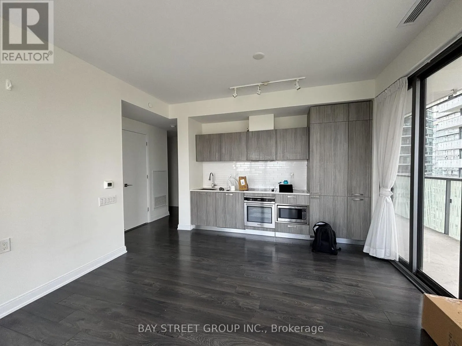 2710 - 50 CHARLES STREET E