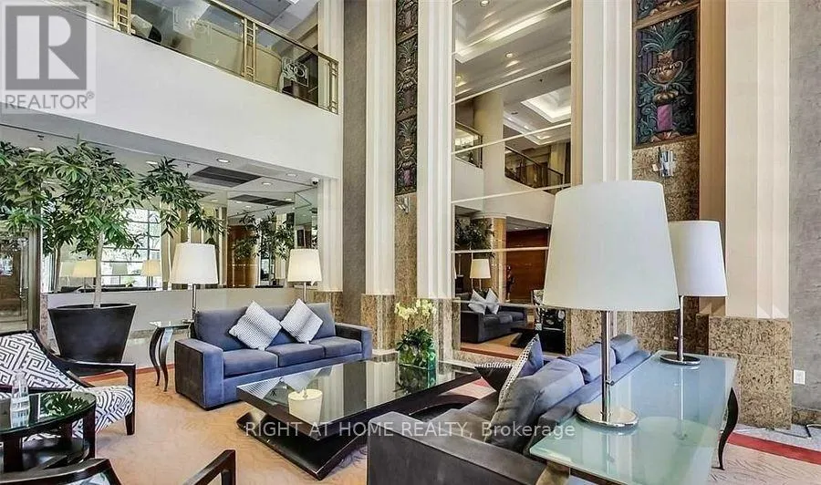2111 - 1001 BAY STREET