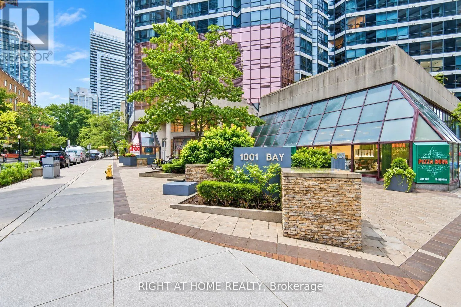 2111 - 1001 BAY STREET