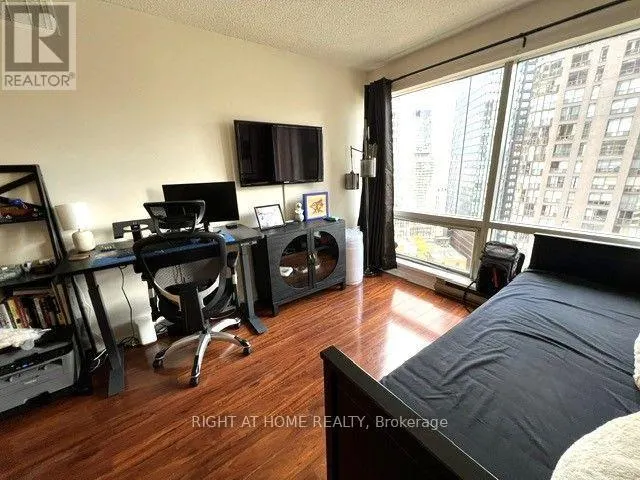 2111 - 1001 BAY STREET