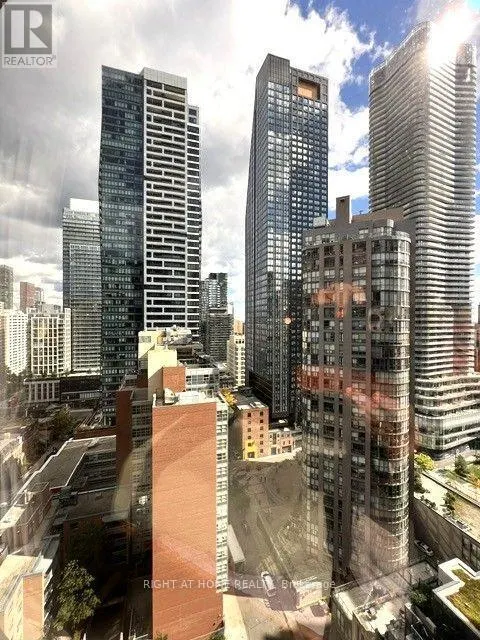 2111 - 1001 BAY STREET