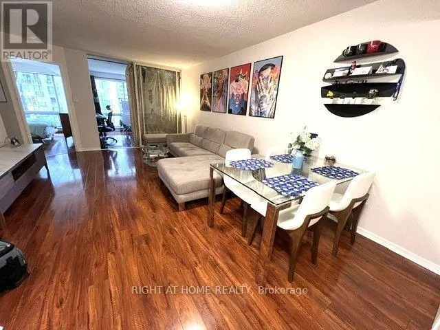 2111 - 1001 BAY STREET