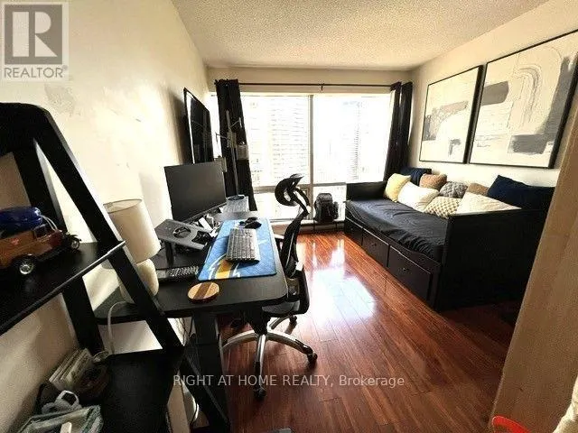 2111 - 1001 BAY STREET